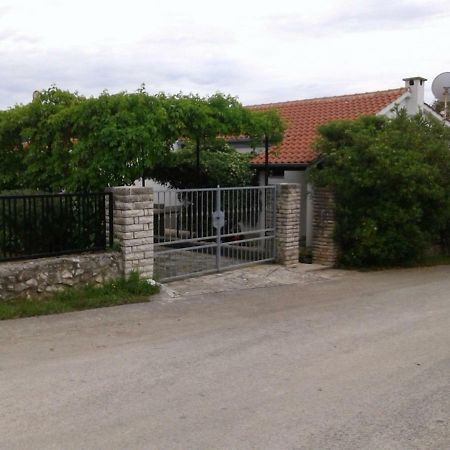 Apartment Milka Petrčane Kültér fotó