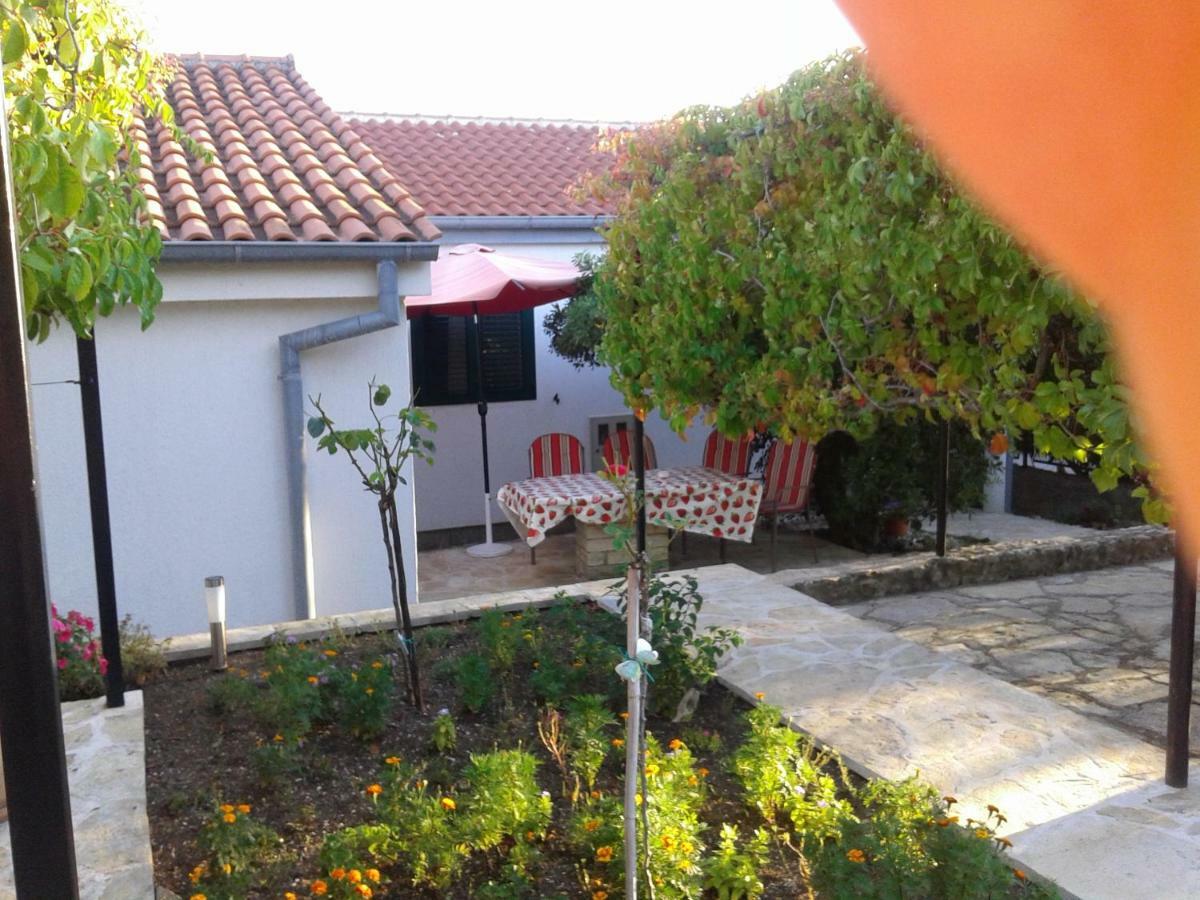Apartment Milka Petrčane Kültér fotó