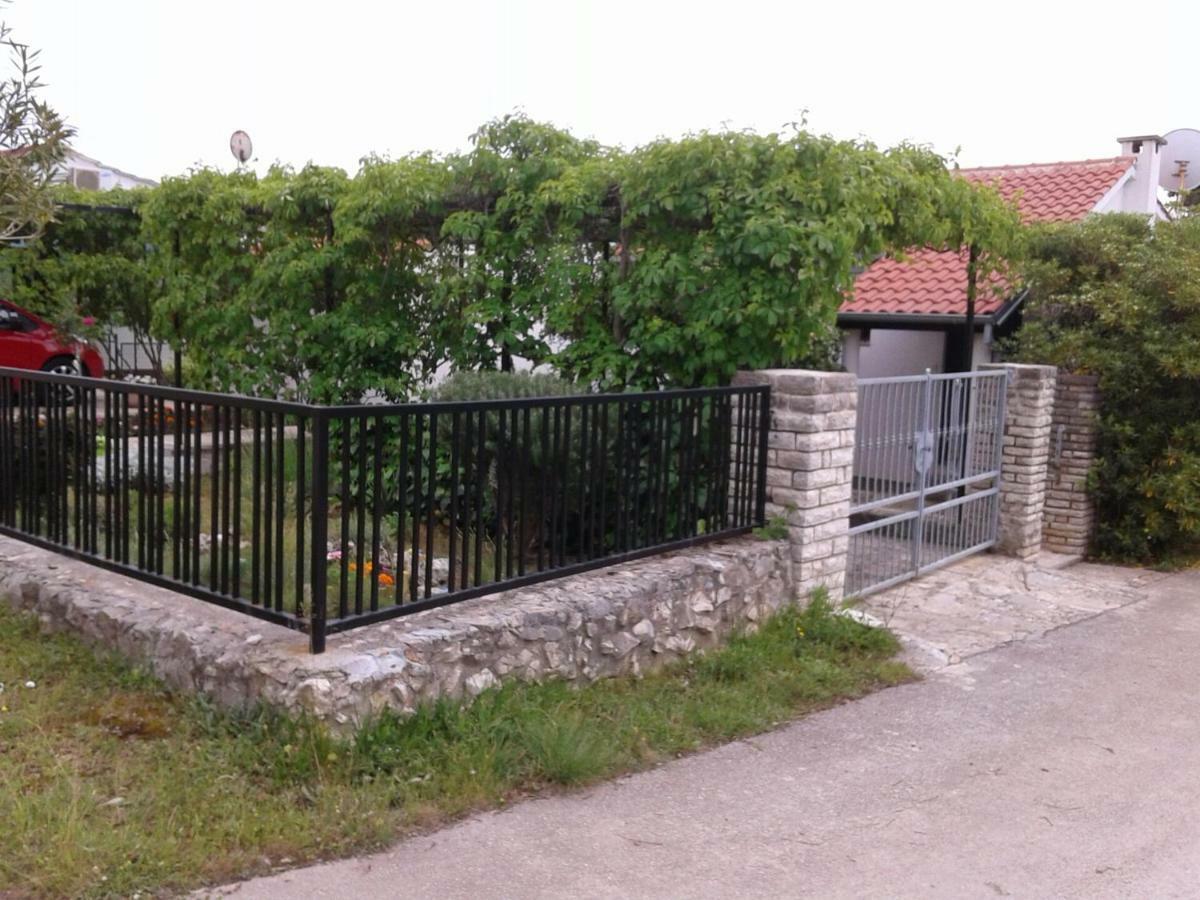 Apartment Milka Petrčane Kültér fotó